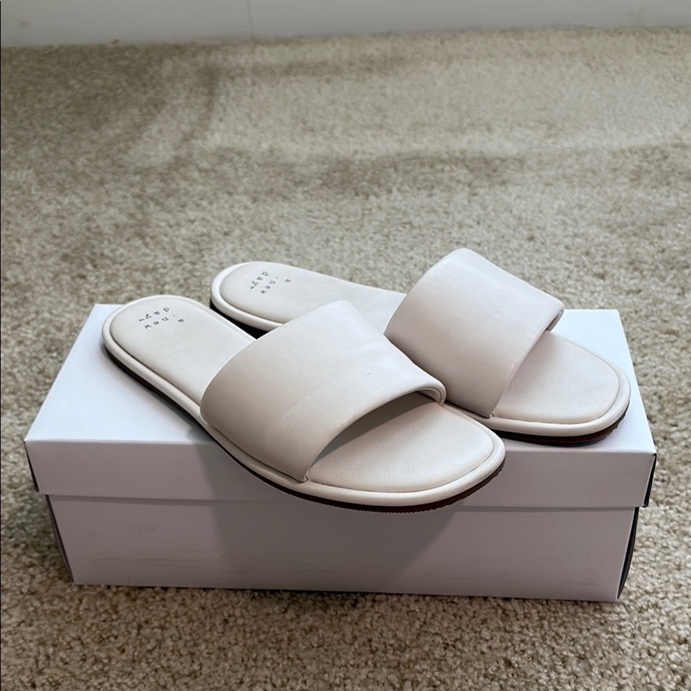 a new day Women's Light Beige Slide Sandals